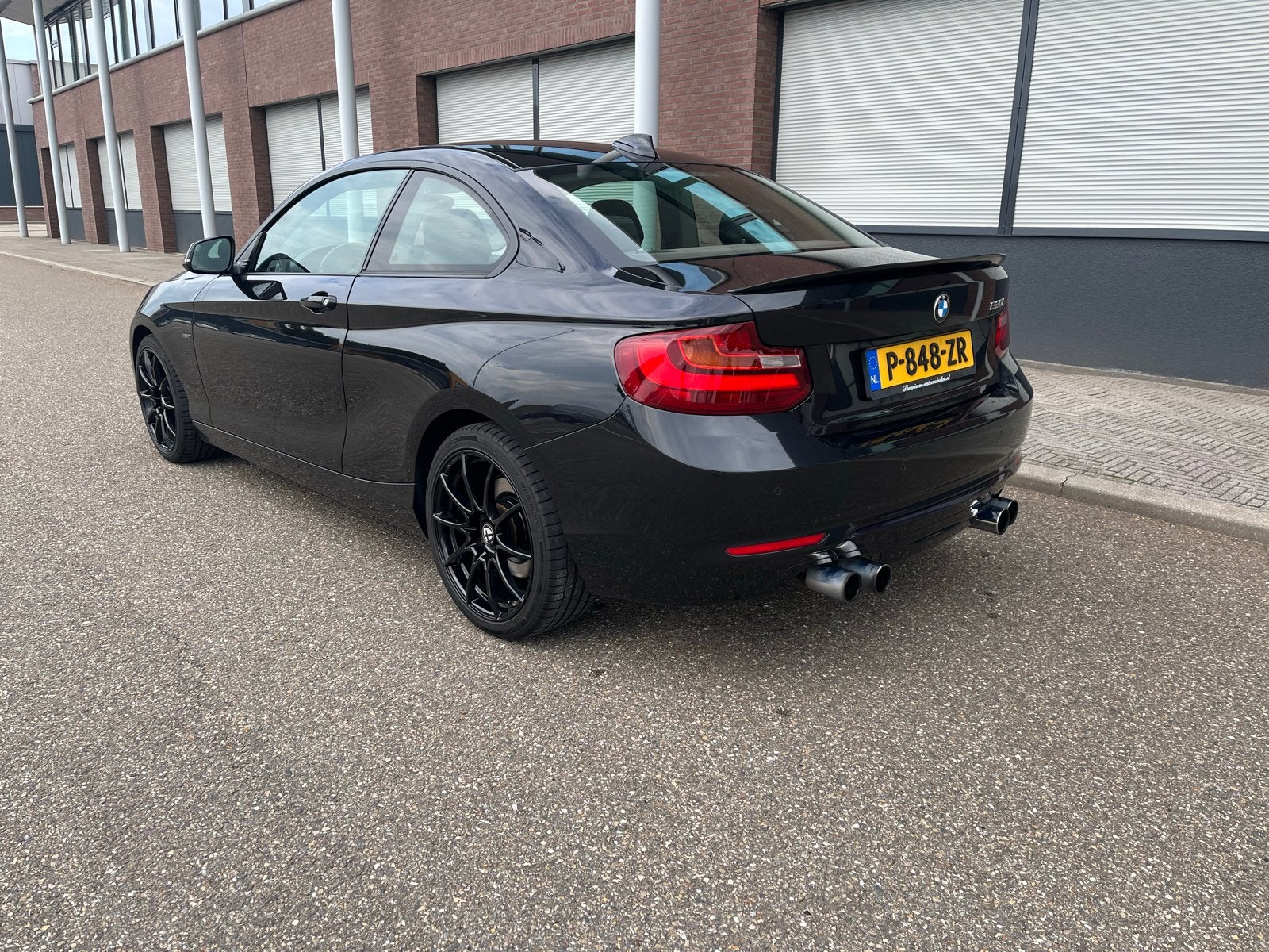BMW 220I High Executive Sport Coupe, 183 pk, 4 cilinders, 4 stoelen, Zwart