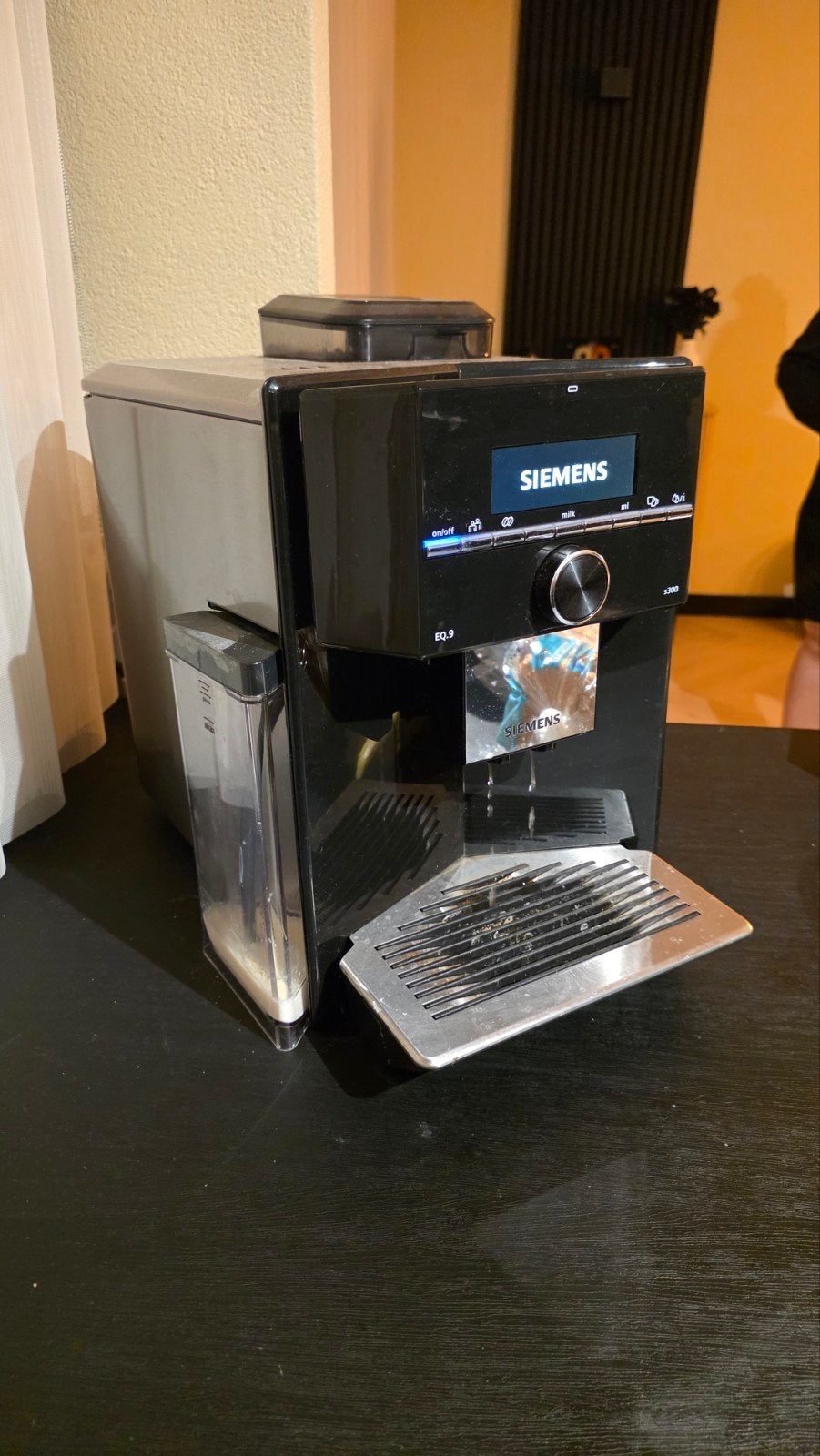 Siemens EQ.9 S300 koffiezetapparaat - perfect werkend, Ophalen, Zo goed als nieuw, Koffiemachine, Koffiebonen