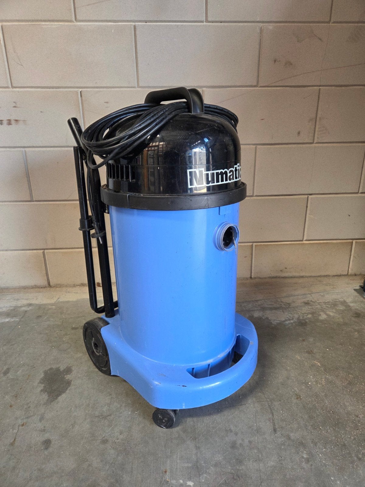 Waterzuiger numatic compleet. 20 liter model wv 470, Doe-het-zelf en Verbouw, Reinigingsmachines, Ophalen, Zo goed als nieuw, Waterstofzuiger