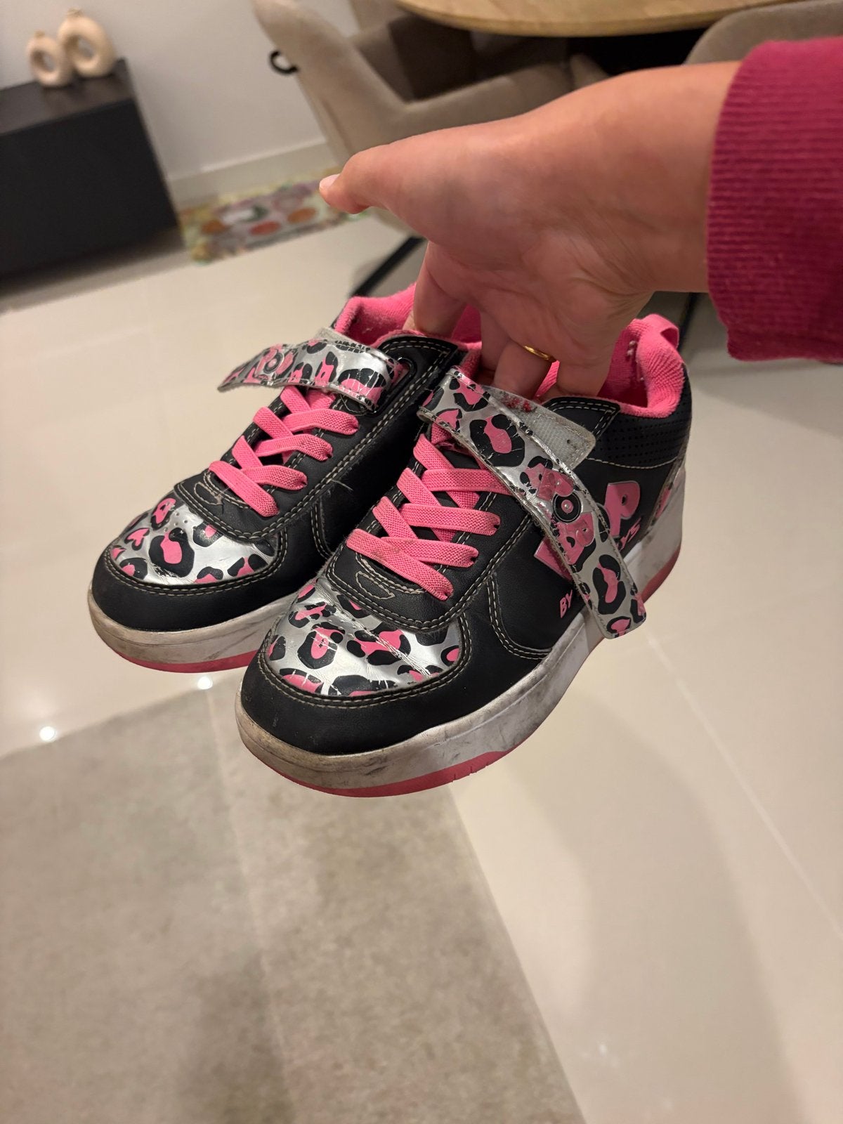 Hellys rolschoenen maat 35 - Gebruikt, Ophalen of Verzenden, Gebruikt, Kinderen