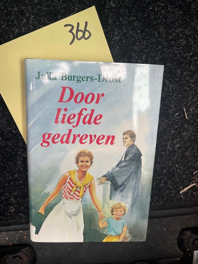 Door liefde gedreven - Julia Burgers-Drost, Ophalen of Verzenden, Zo goed als nieuw, Nederland