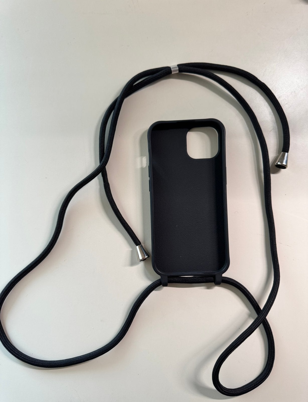 Silicone hoesje zwart met koord voor iPhone 15, Kunststof, IPhone 15, Zwart, Met koord