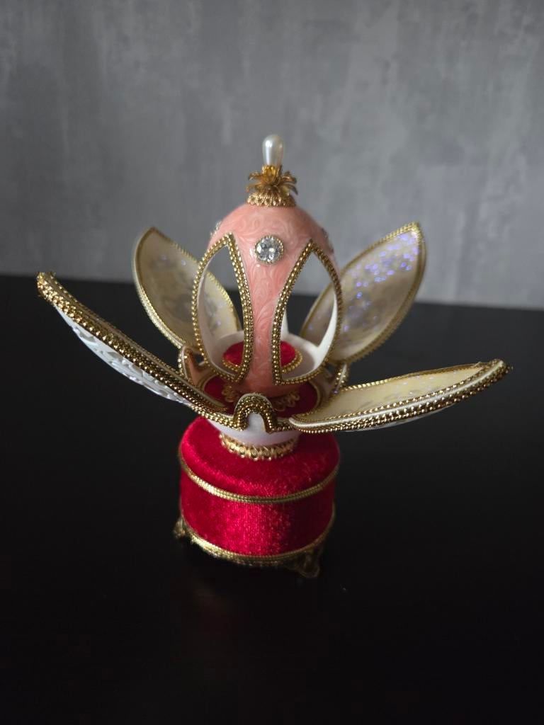 Faberge ei met muziek doosje, Ophalen of Verzenden