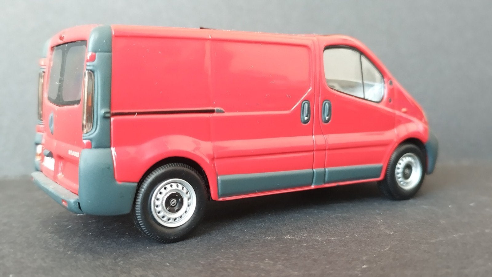 Opel Vivaro 1:43 Minichamps Pol, Auto, Verzenden, ., Zo goed als nieuw