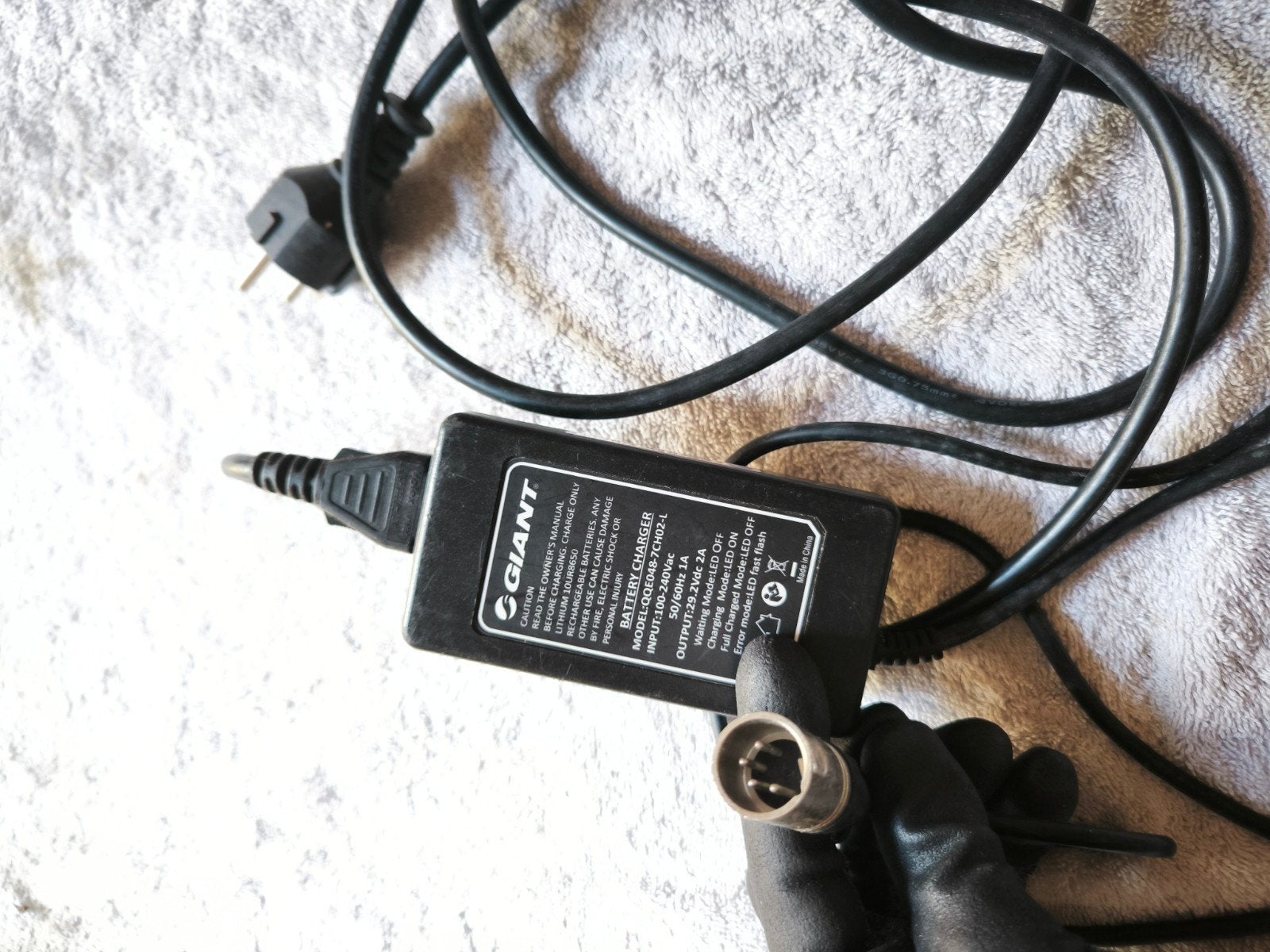 Giant E-bike Acculader 29.2V 2A, Fietsen en Brommers, Ophalen of Verzenden