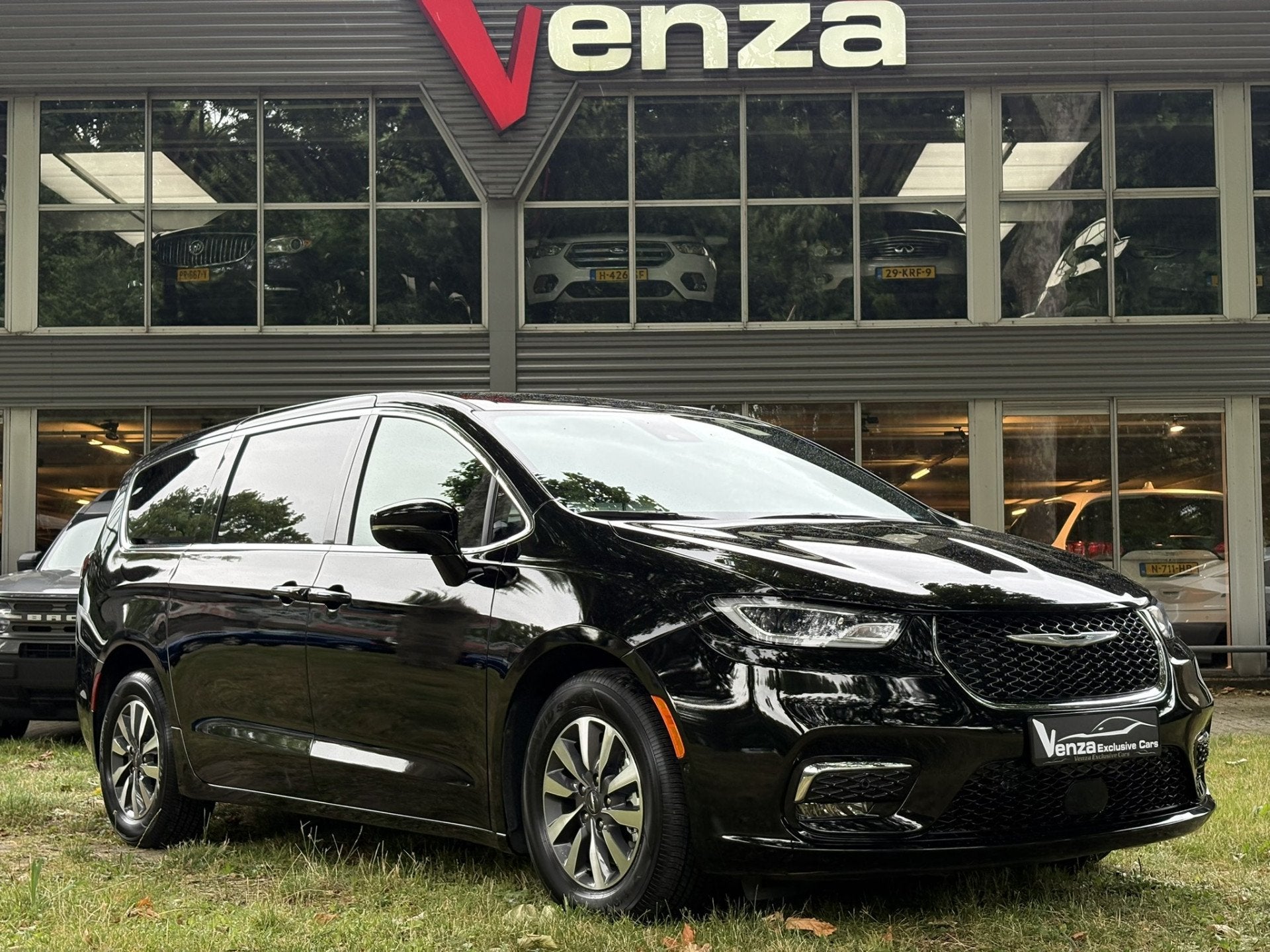 Chrysler Grand Voyager 3.6 V6 Hybrid ACC/360/Carplay, Auto's, Gebruikt, Zwart, Zwart, Bedrijf