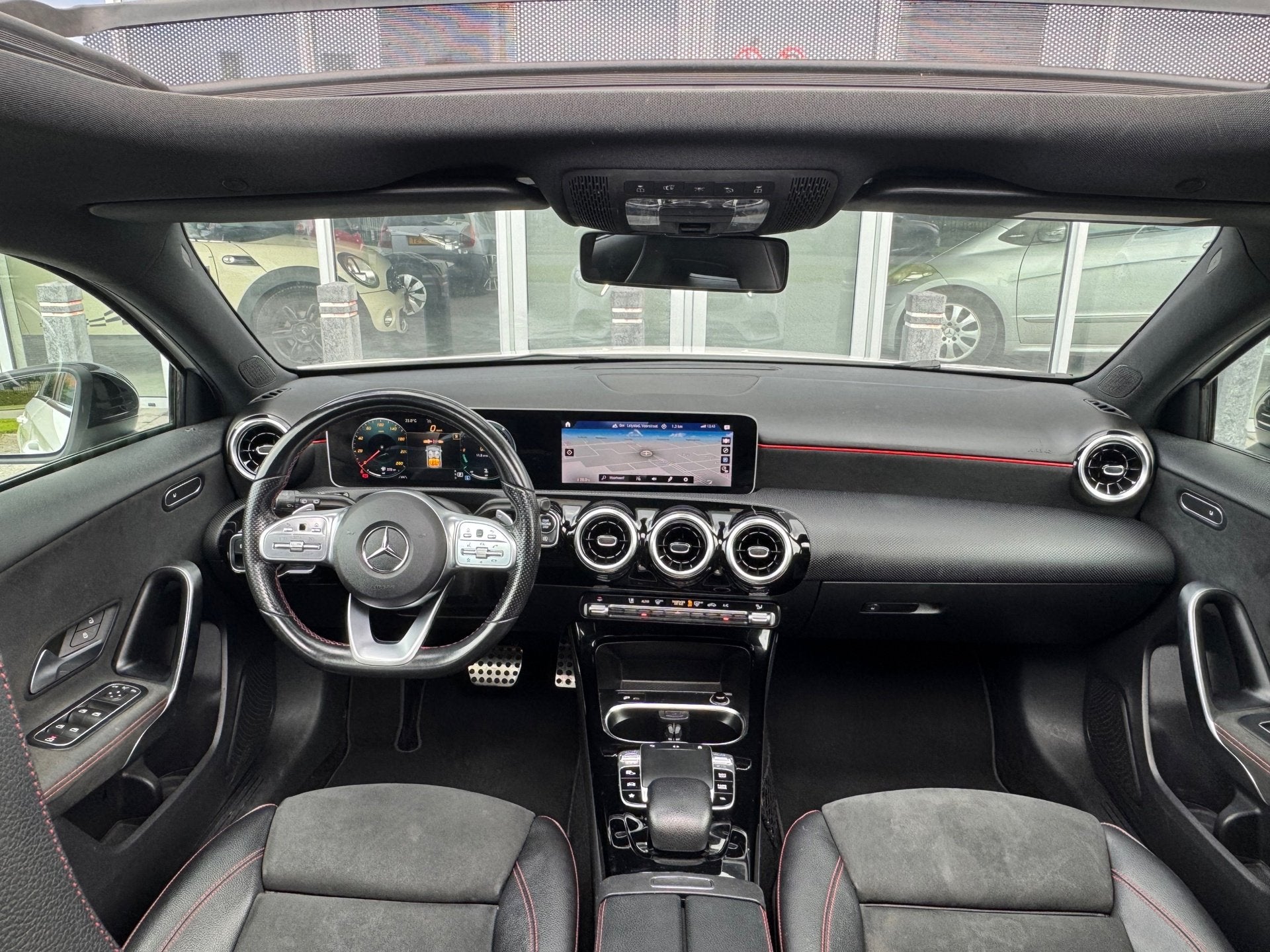 Mercedes-Benz A-klasse 250 4MATIC | Panoramadak | Automaat |, Auto's, Automaat, Euro 6, 4 cilinders, Wit