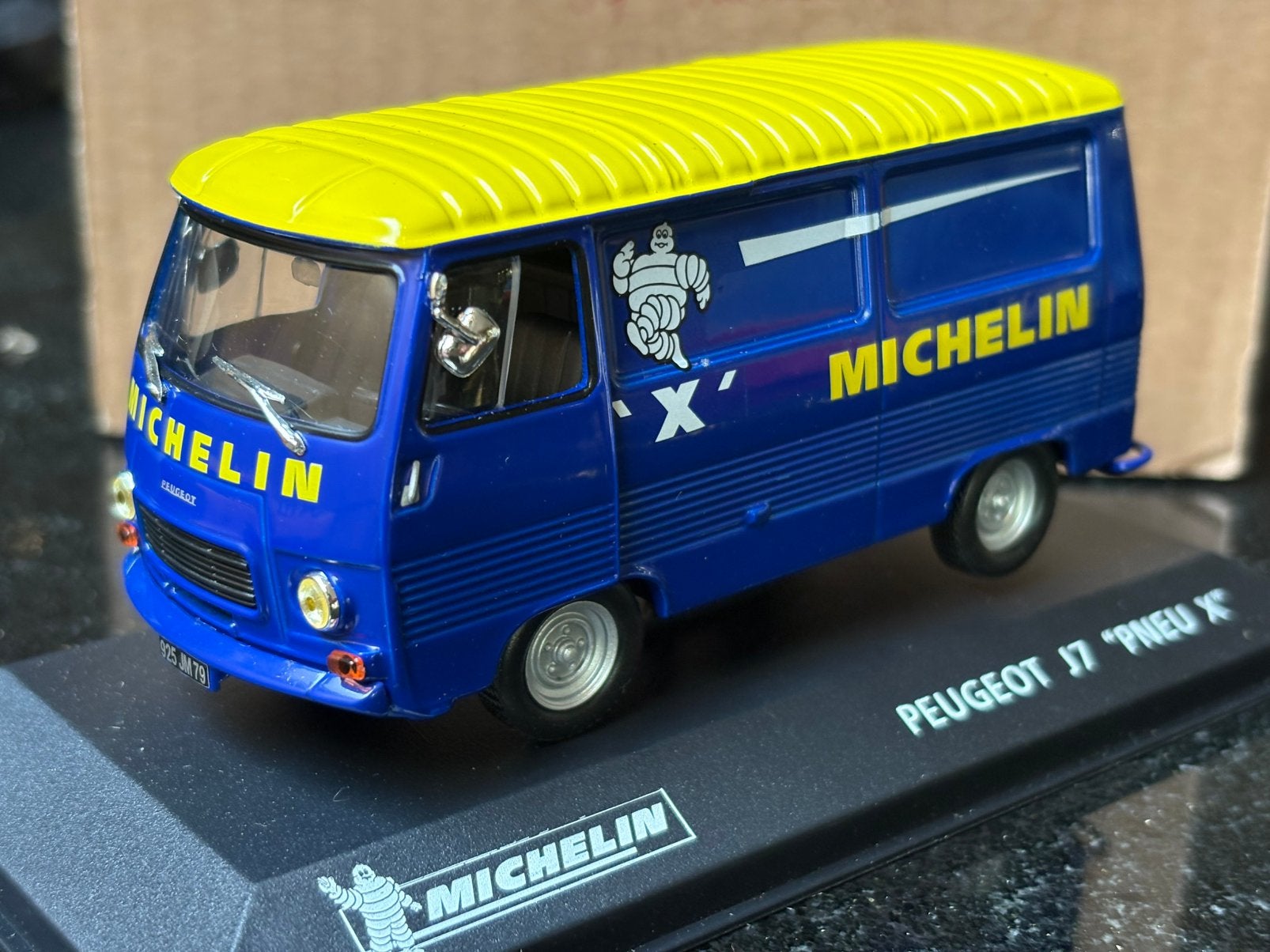 Peugeot J7 Michelin 1:43 Altaya, Hobby en Vrije tijd, Ophalen of Verzenden, Gebruikt, Auto, Overige merken