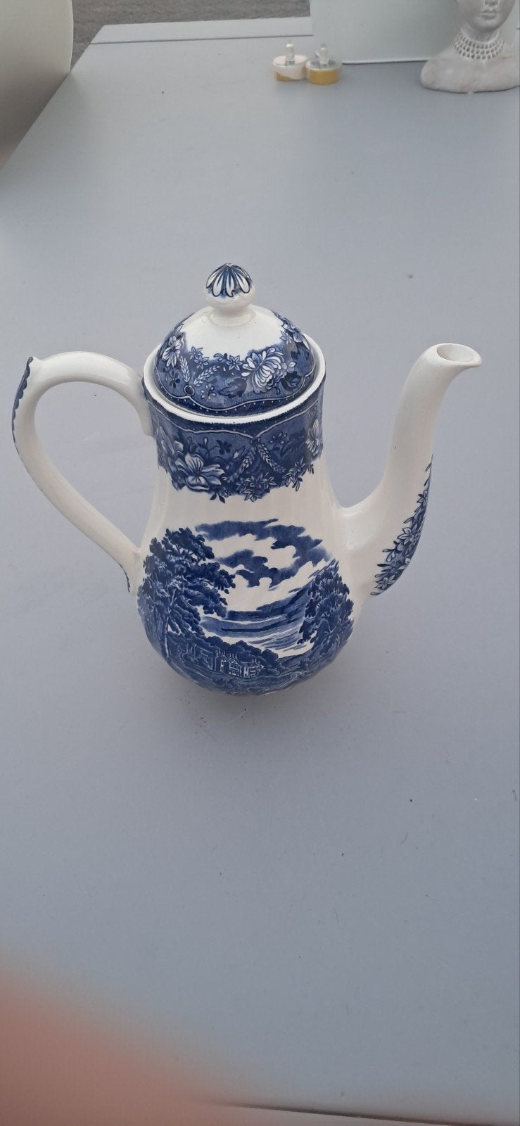 Antieke Barratts Old Castle Theepot Delftsblauw en Wit, Ophalen
