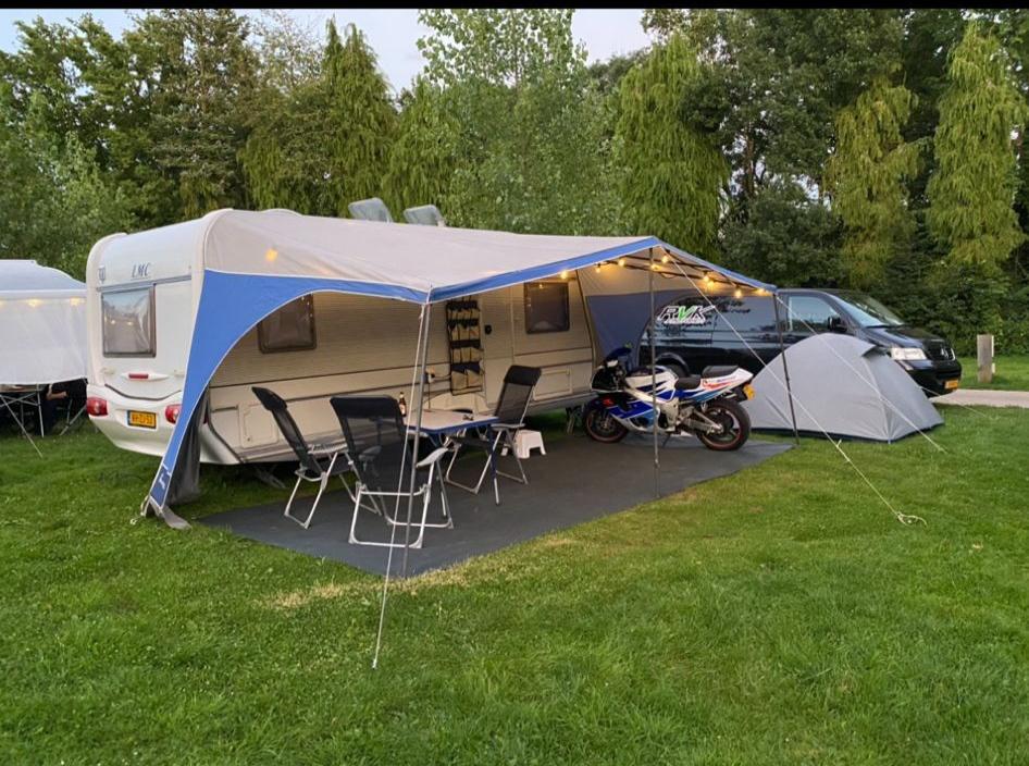 LMC 530 K1 2003 zeer compleet!, Caravans en Kamperen, Caravans, Vast bed, Schokbreker, Rondzit, Bedrijf