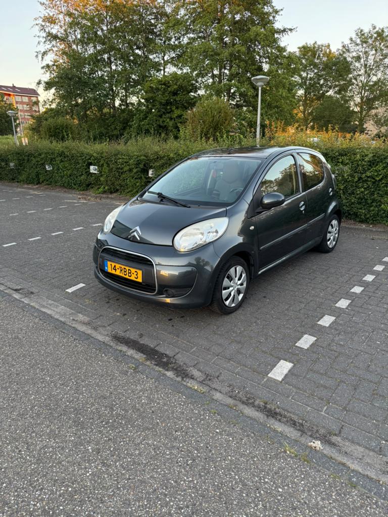 Citroën C1 1.0i 68PK 5D 2011 Grijs, Auto's, Voorwielaandrijving, 4 stoelen, C1, 68 pk