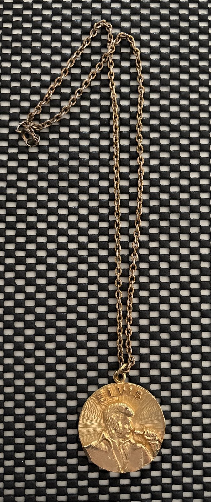 Elvis Presley Herdenkingsmunt Ketting - King of Rock, Ophalen of Verzenden, Zo goed als nieuw, Gebruiksvoorwerp
