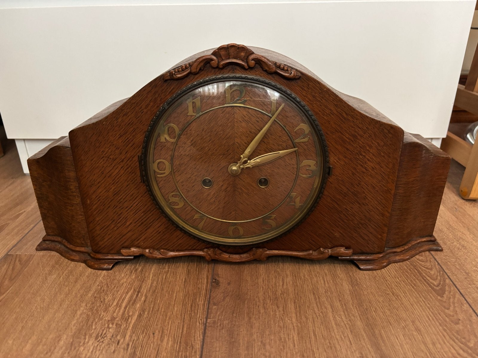Antieke eikenhouten pendule met sleutel, Ophalen