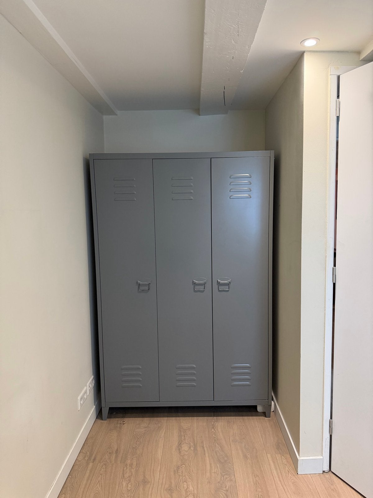 Grijze kast 182x118 cm, Huis en Inrichting, Ophalen, Gebruikt, 100 tot 150 cm, Metaal