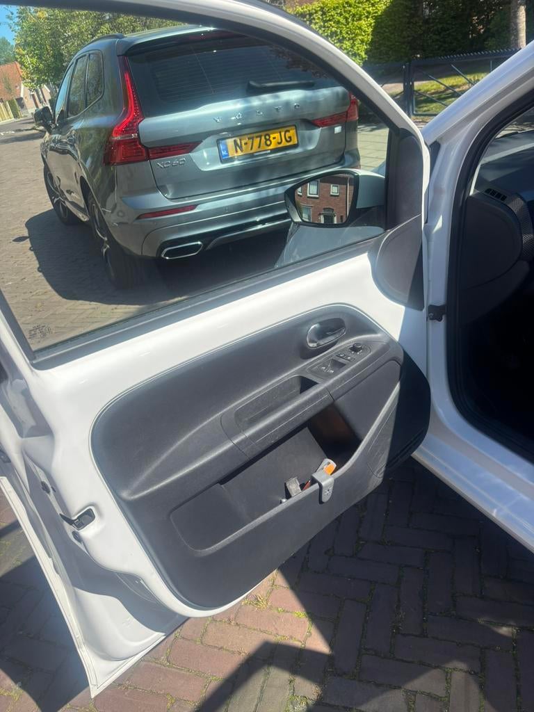 Volkswagen up! |  5-DRS | 2017 Wit | airco | bluetooth, Auto's, Voorwielaandrijving, Up!, 4 stoelen, Wit