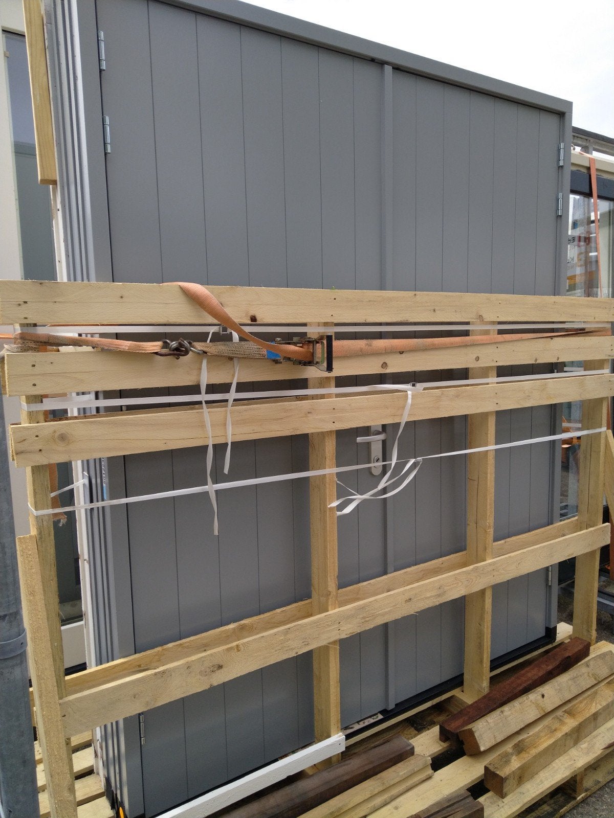 Hardhout kozijn met dubbele garage deuren 2 sets, Doe-het-zelf en Verbouw, Ophalen of Verzenden, Hout, 120 cm of meer, 215 cm of meer