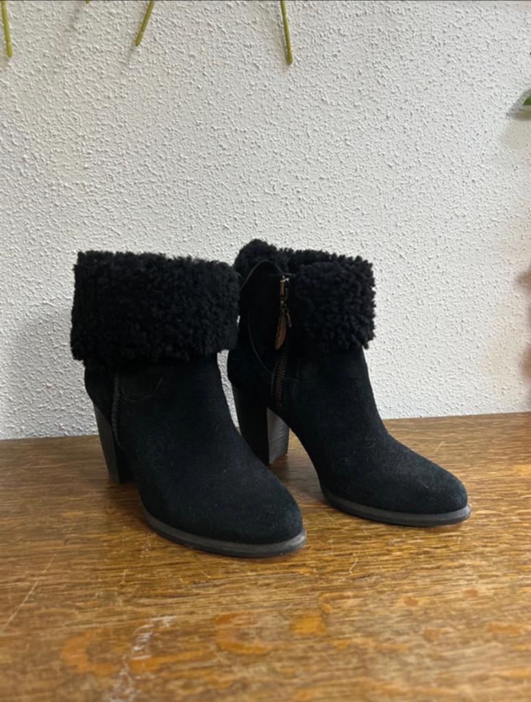 Prachtige UGG laarsjes, Ophalen of Verzenden, Zo goed als nieuw, Zwart
