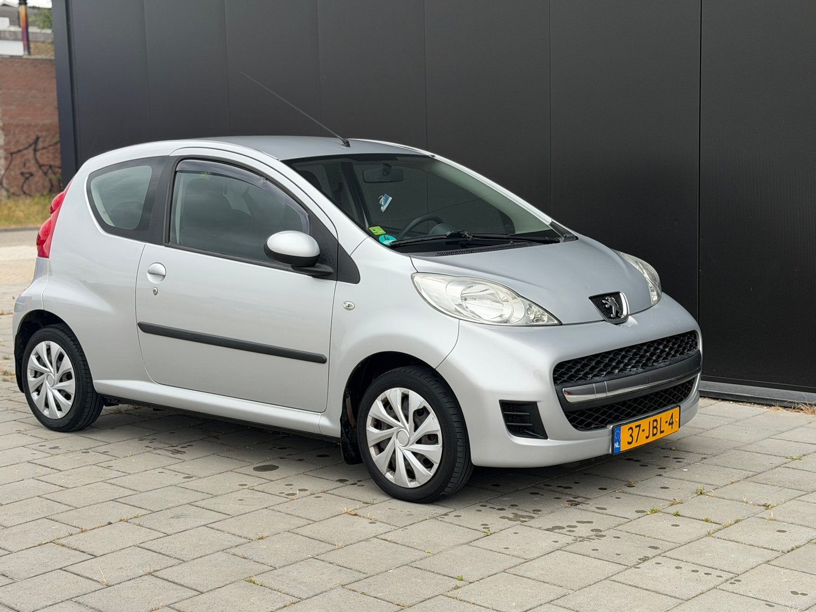 Peugeot 107 1.0 12V 3DR 2009 Grijs  Apk 2027, Auto's, Voorwielaandrijving, Zwart, 4 stoelen, 68 pk