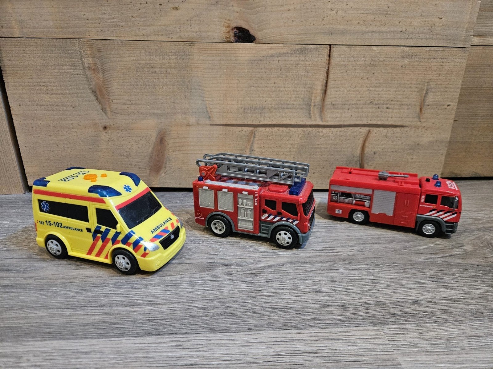 Speelgoed hulpdiensten: brandweerwagens en ambulance, Ophalen of Verzenden, Gebruikt
