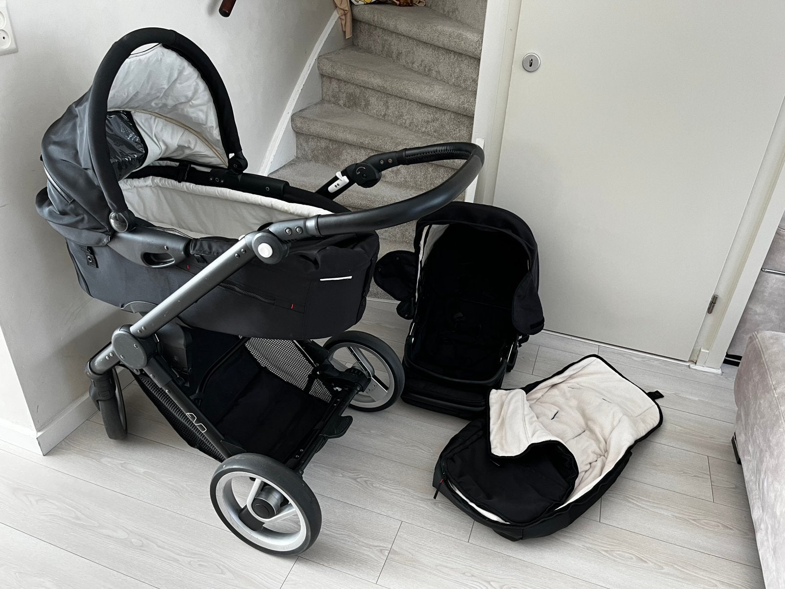 Mutsy Evo kinderwagen reiswieg met kinderzitje, Ophalen, Zo goed als nieuw, Mutsy