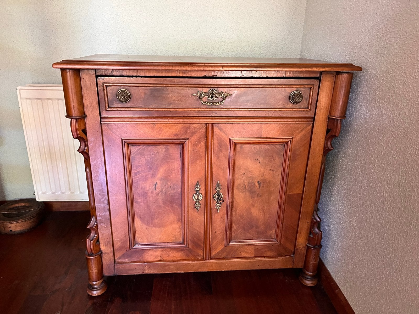 Antiek houten dressoir met lade en kastjes, Ophalen