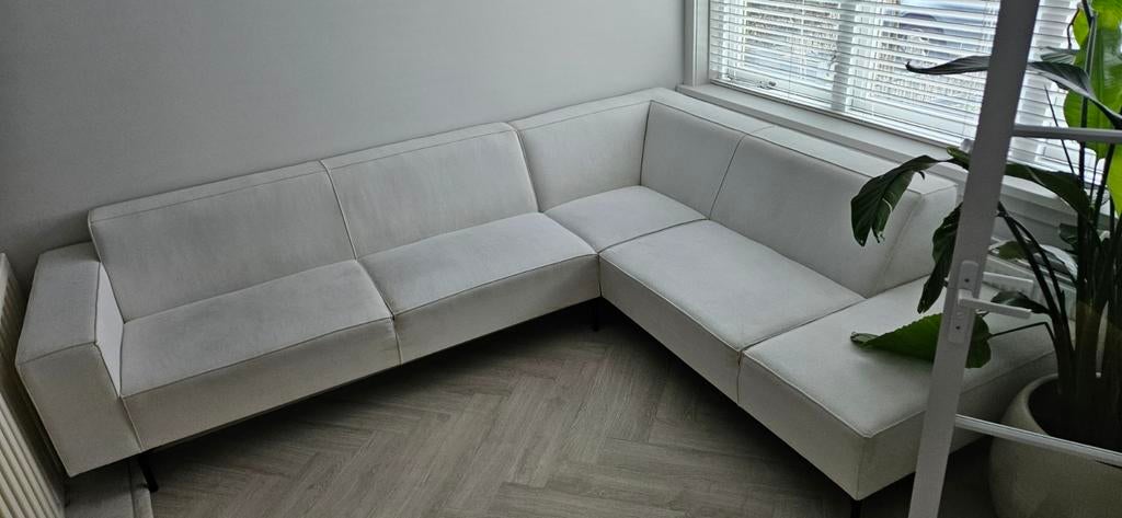 By Sidde Bank Nord, Warm White (Loem 106). 

By SIDDE, Huis en Inrichting, Banken | Bankstellen, Ophalen, Zo goed als nieuw