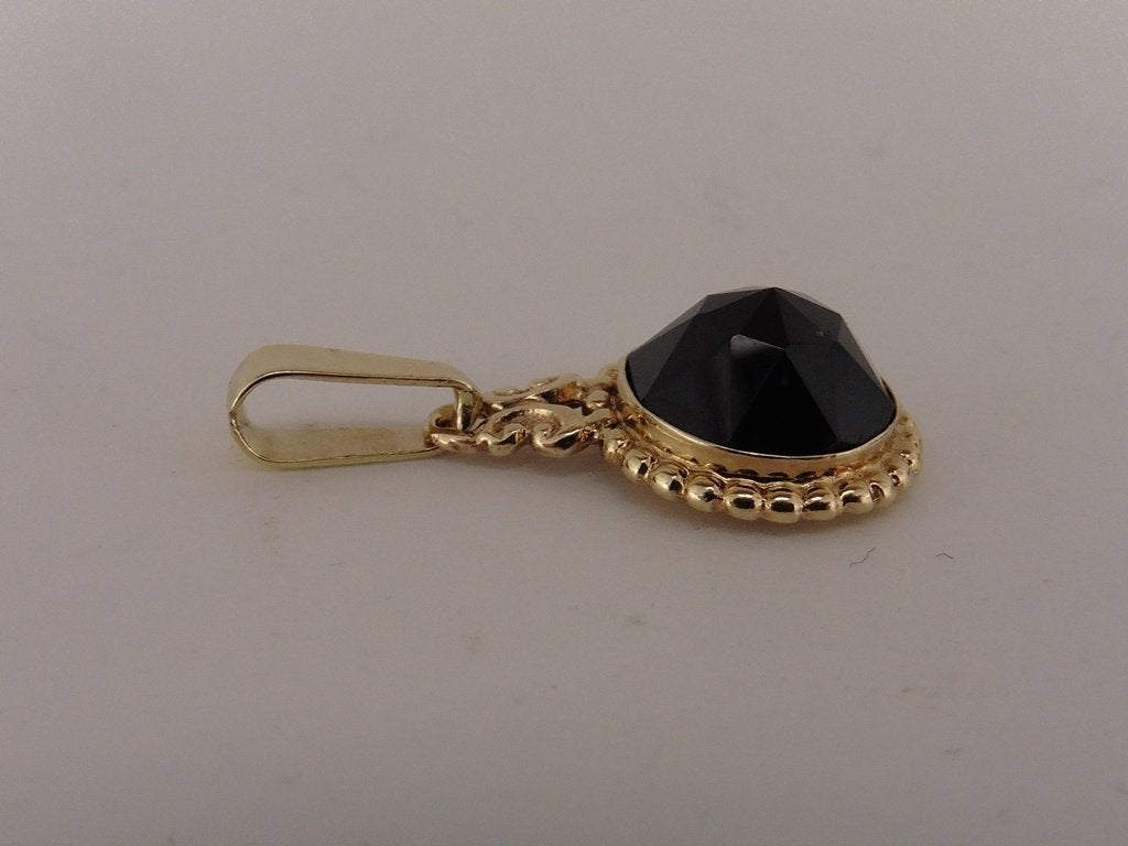 Gouden hanger met granaat                                 G6, Gebruikt, ., Ophalen of Verzenden, .