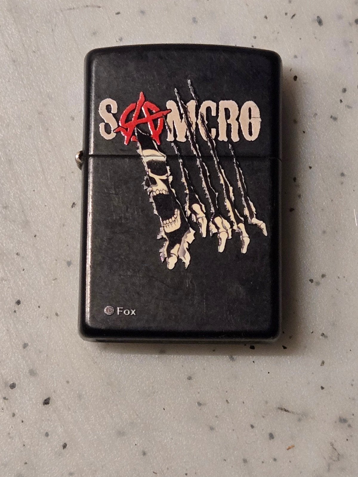 Zippo Sons of Anarchy Aansteker - Gebruikt, Verzamelen, Rookartikelen, Aanstekers en Luciferdoosjes, Ophalen of Verzenden, Gebruikt