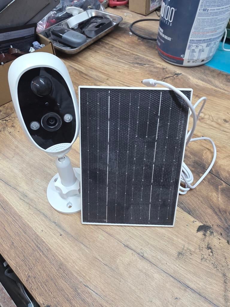 Beveiligingscamera met zonnepaneel - Model BAT-01, Ophalen of Verzenden, Zo goed als nieuw, Buitencamera
