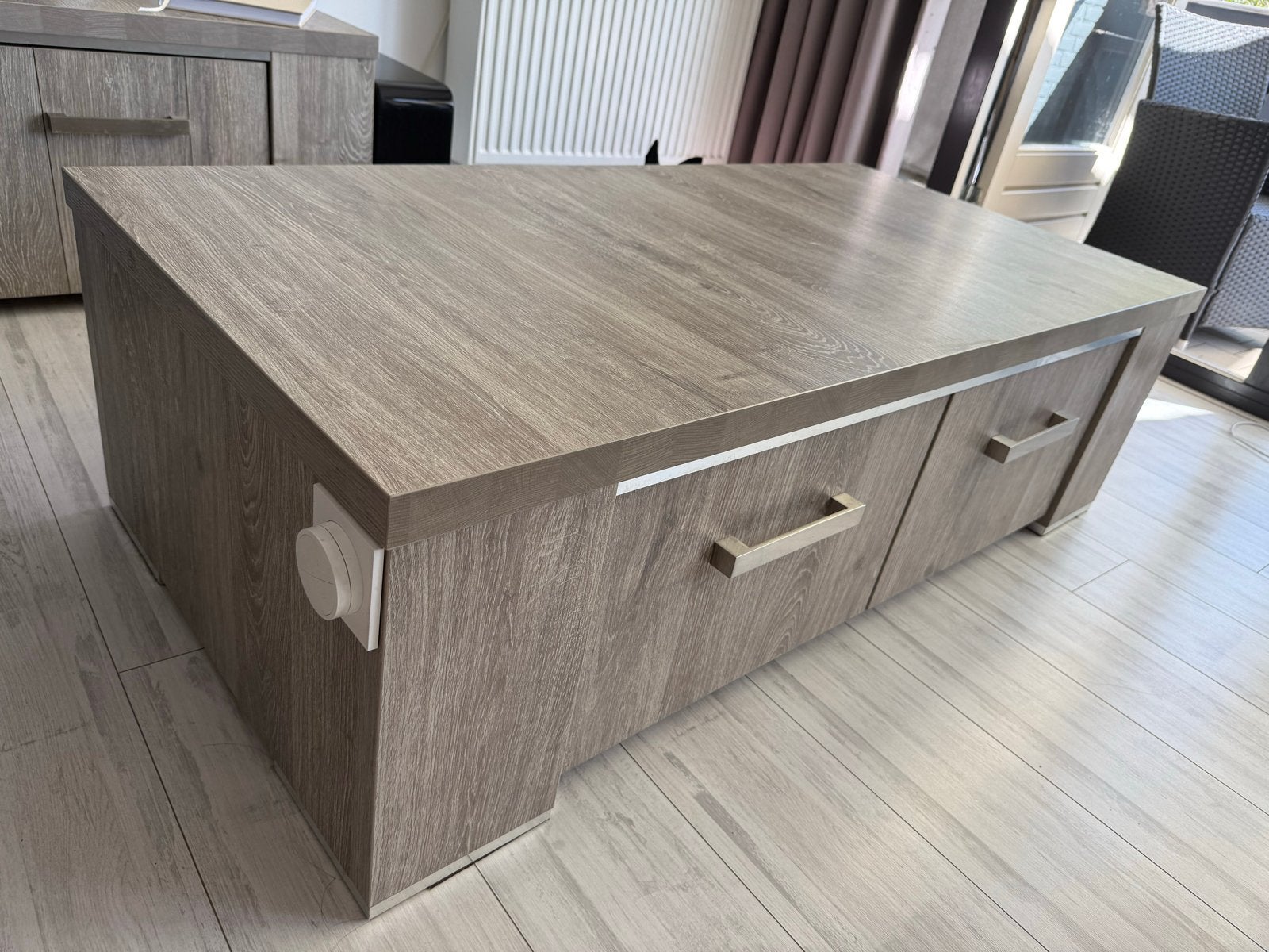 Salontafel met lades, greywash eikenstructuur, RVS details, Ophalen, Kunststof, Gebruikt, 100 tot 150 cm