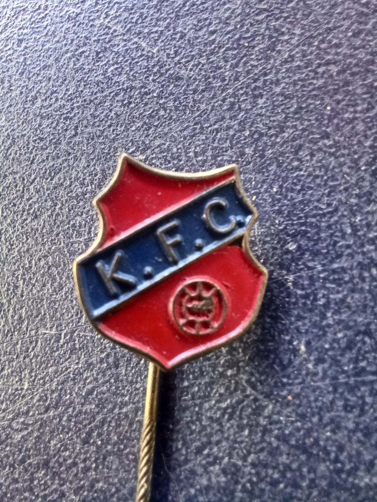Speldje KFC Koger Football Club Koog ad Zaan, Verzamelen, Speldjes, Pins en Buttons, Ophalen of Verzenden, Gebruikt, Sport, Speldje of Pin
