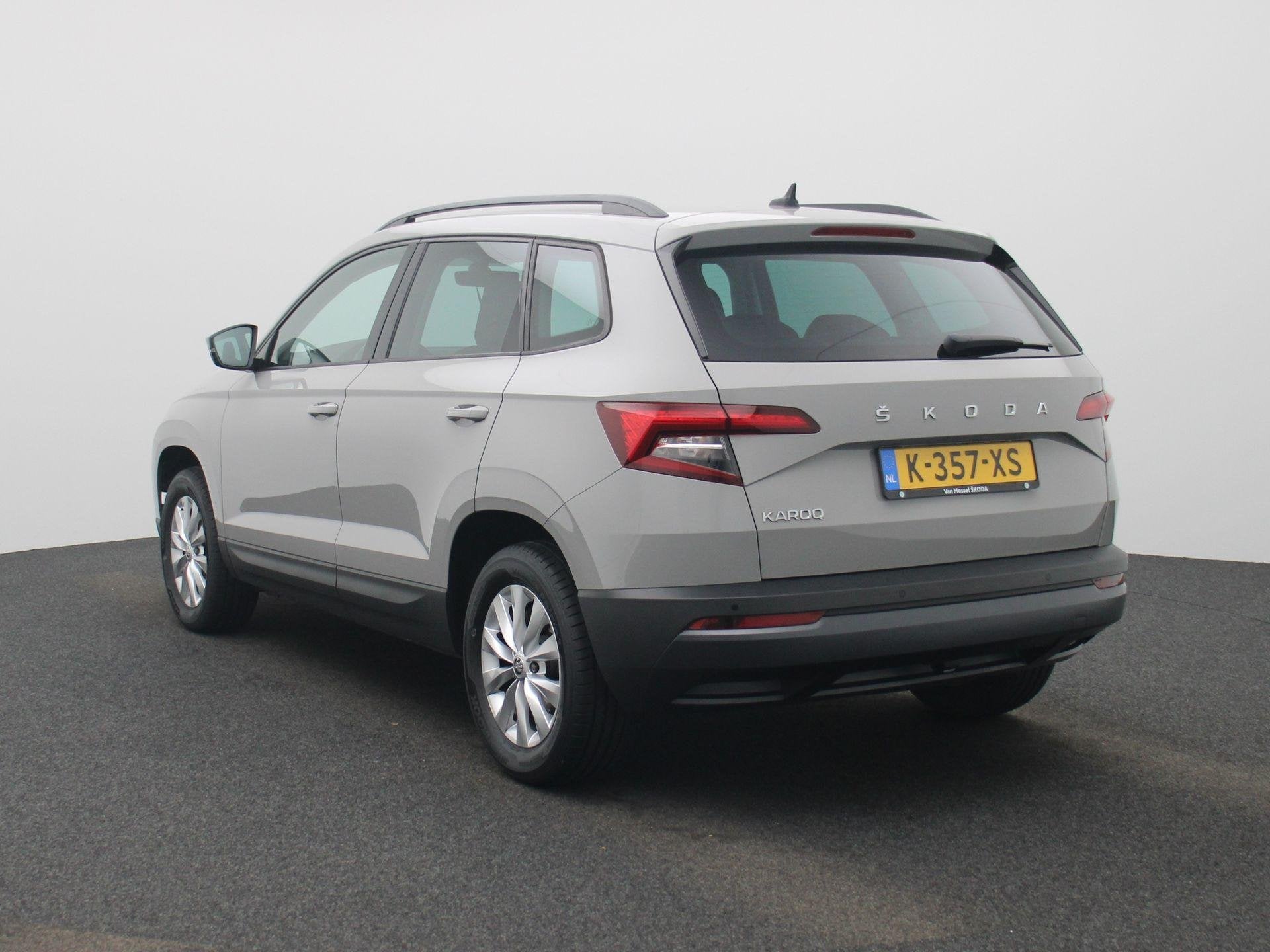 Skoda Karoq 1.5 TSI ACT Business Edition | AUTOMAAT | STOELV, Auto's, 12 maanden, Stof, 4 cilinders, Bedrijf