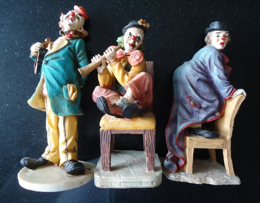 Te koop drie aardewerk clowntjes van 17 cm en 19 cm., Ophalen of Verzenden, Zo goed als nieuw, Mens