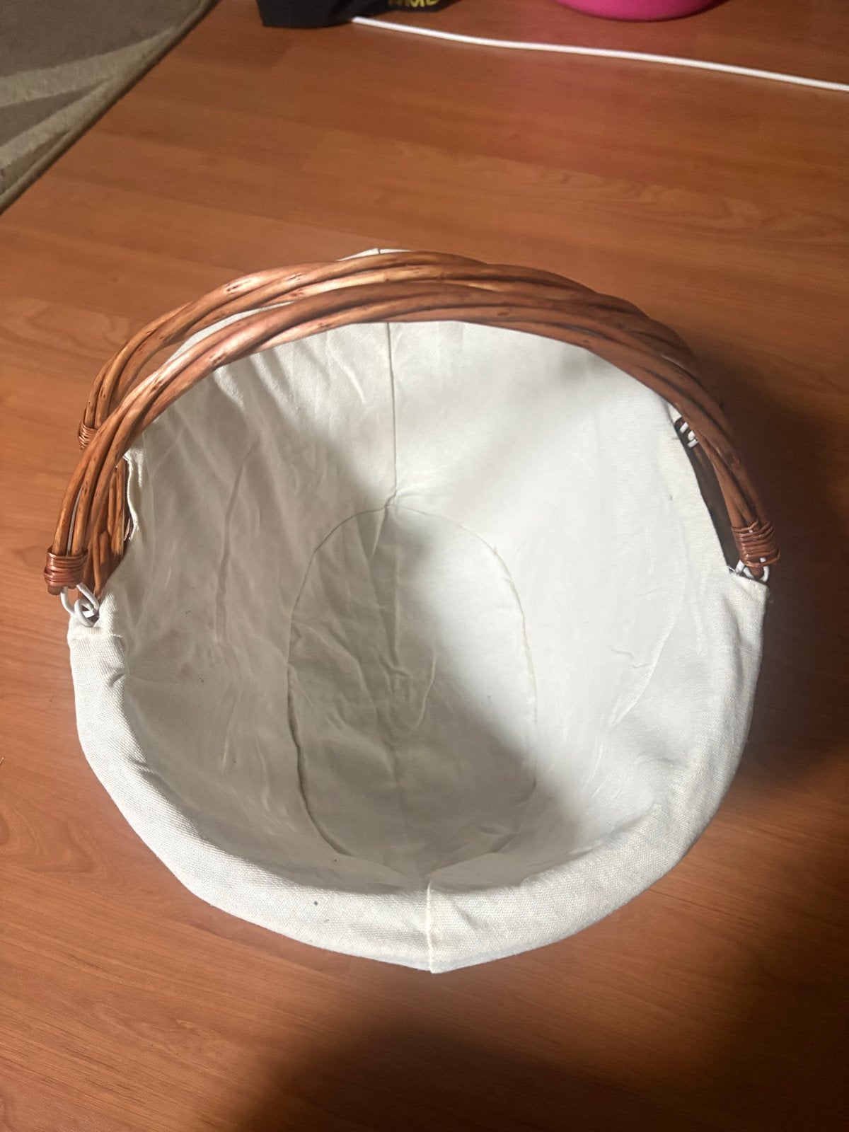 Mooie rieten mand met stoffen binnenvoering, Huis en Inrichting, Gevlochten, Mand, Ophalen of Verzenden, Zo goed als nieuw