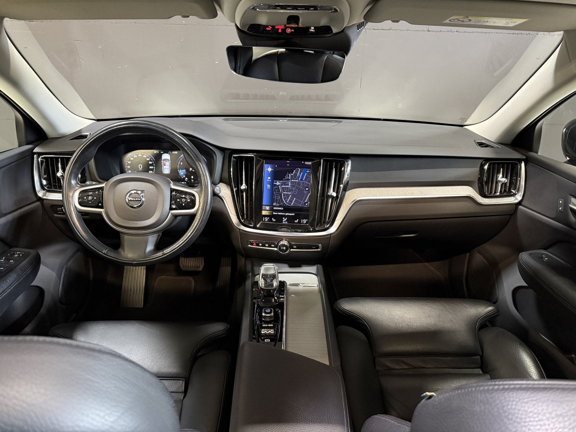 Volvo V60 2.0 B3 R-Design | Trekhaak | Panoramadak | Apple C, Auto's, 4 cilinders, 1969 cc, Zwart, 165 pk