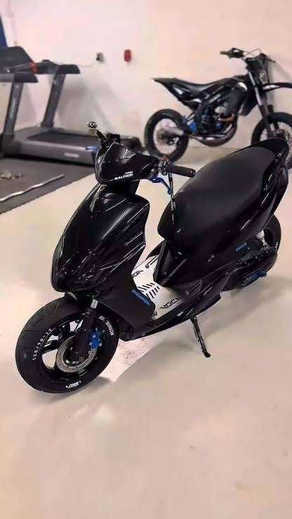 Jog rr dd 0km, Fietsen en Brommers, JogR of RR, Tweetakt, Maximaal 45 km/u, 70 cc