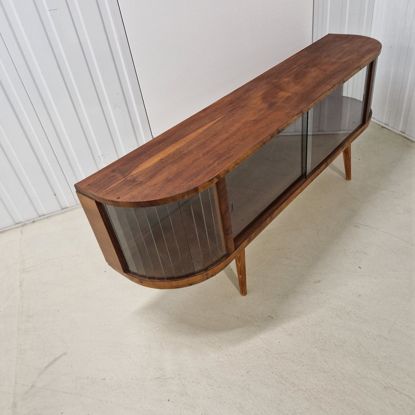 Foto 10 van Vintage Dressoir / Vitrinekast Jaren 60/70 Noten Fineer