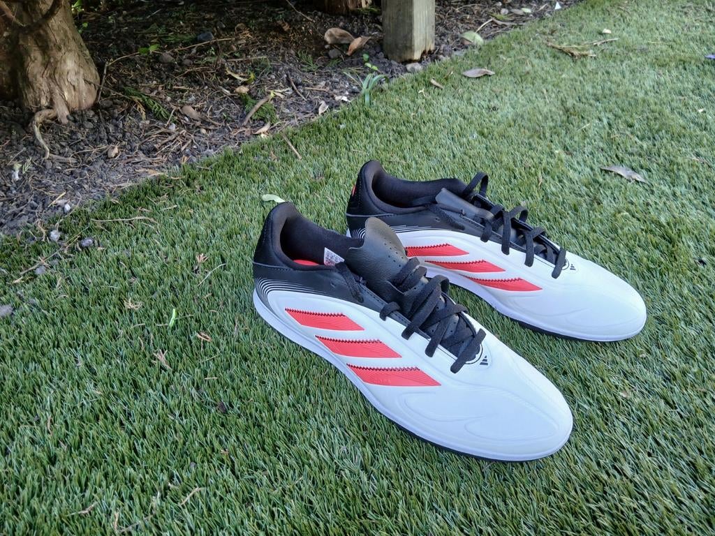 Zaalvoetbal schoenen adidas, Maat XS of kleiner, Ophalen of Verzenden, Zo goed als nieuw, Schoenen
