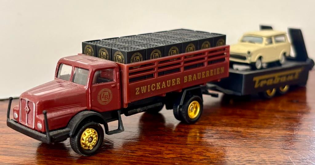Vrachtwagen met Trabant, Ophalen of Verzenden, Zo goed als nieuw, Tractor of Landbouw, Overige merken