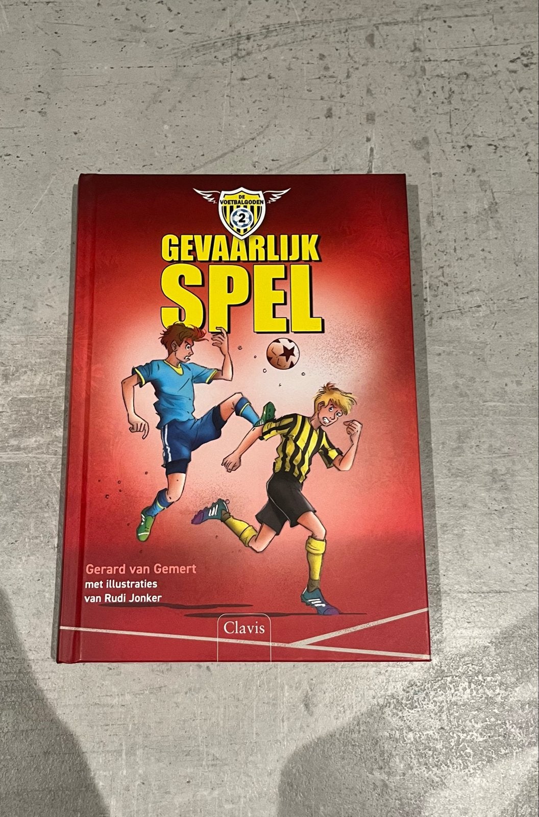 Gevaarlijk Spel - Voetbalgoden deel 2, Boeken, Ophalen of Verzenden, Zo goed als nieuw, Fictie