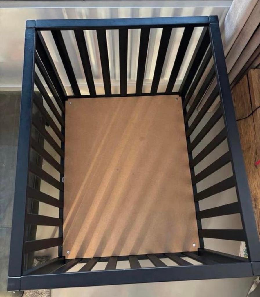 Zwarte box 80x100 cm inclusief Ilmaha boxkleed taupe, Ophalen, Zo goed als nieuw, Vierkant, Boxkleed