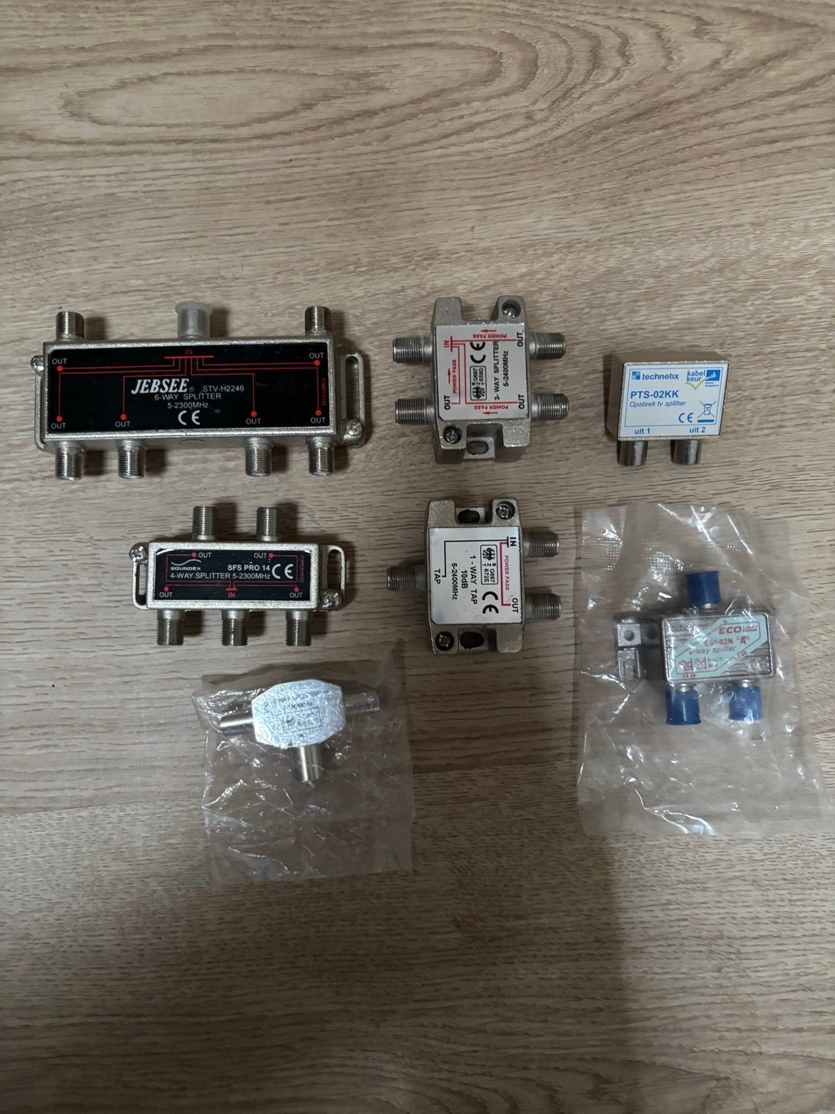 Diverse TV-kabel splitters en verdelers, Ophalen of Verzenden, Gebruikt, Minder dan 2 meter, Coaxiale kabel