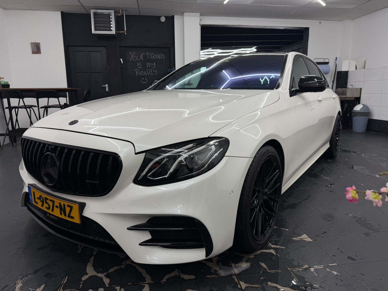 Mercedes-Benz E-Klasse 2.0 E200 Sedan AUT 2016 Wit, Auto's, 4 cilinders, 1505 kg, Wit, Bedrijf