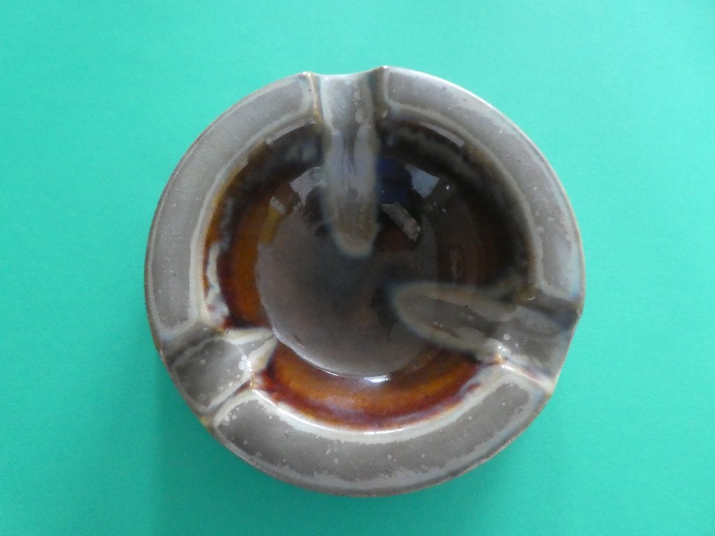Oude asbak, Ophalen