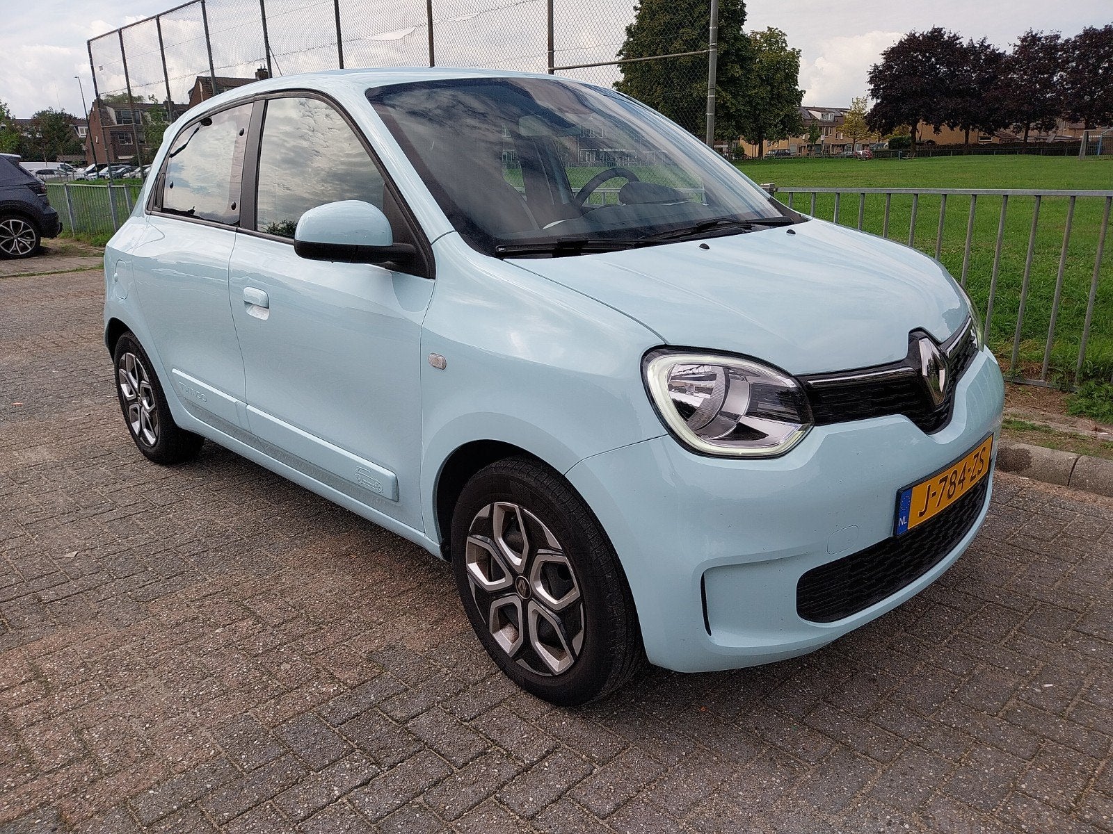Renault Twingo 1.0 SCe 2020 met airco en een nieuwe apk., Auto's, Voorwielaandrijving, Twingo, 31 €/maand, Origineel Nederlands
