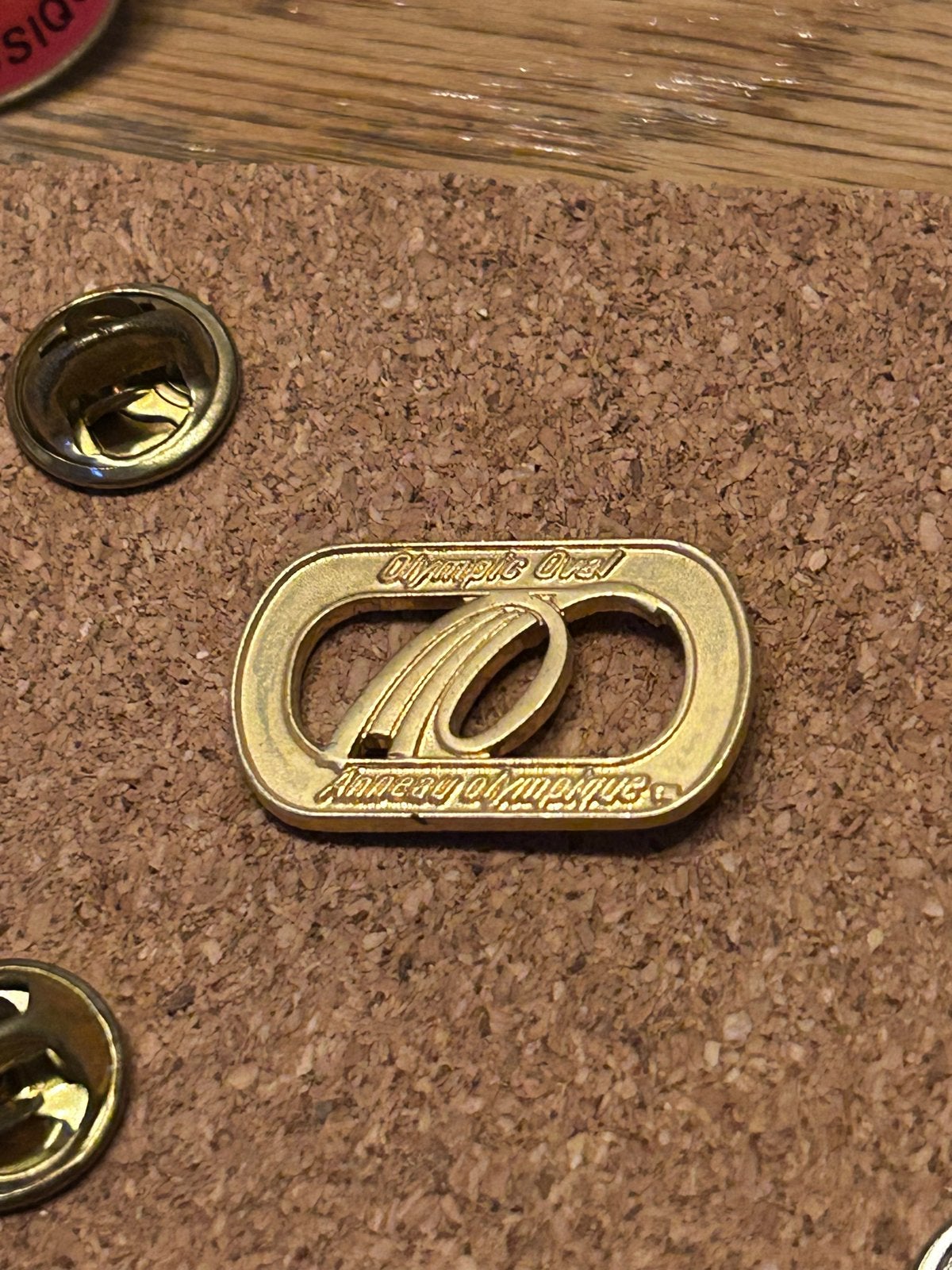 Gouden Olympische pin Annecy Olympique Oval, Verzamelen, Ophalen of Verzenden, Gebruikt, Sport, Speldje of Pin