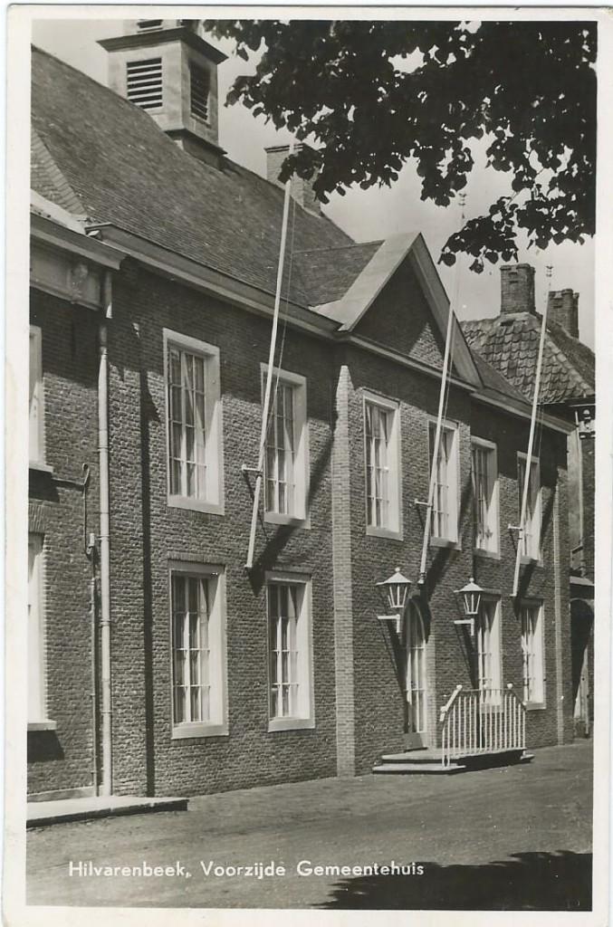 Ansichtkaart HILVARENBEEK  Voorzijde Gemeentehuis, Verzenden, Gelopen, Noord-Brabant