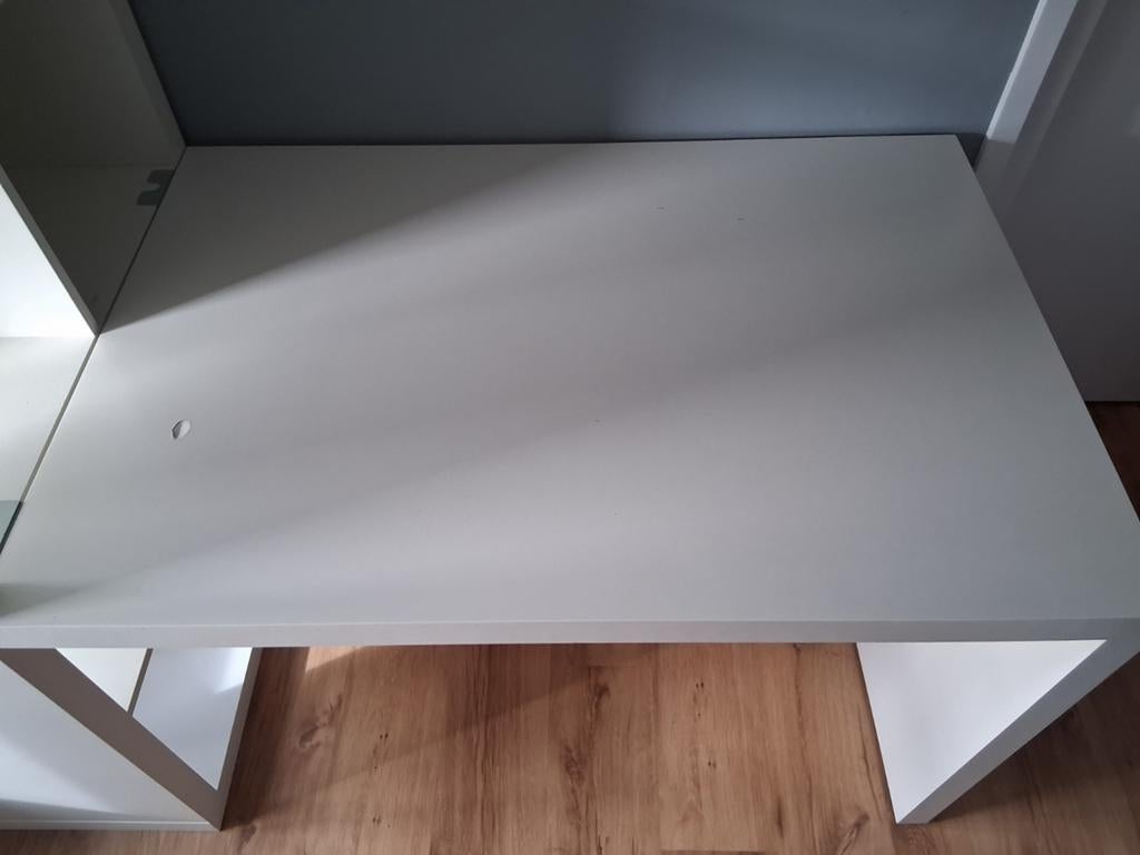 Ikea bureau voor aan vakkenkast - gratis, Ophalen, Gebruikt