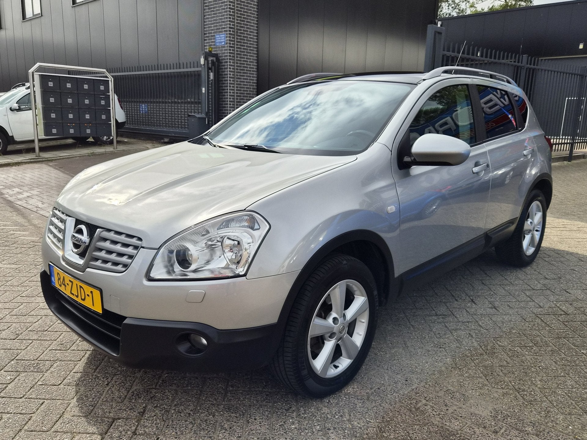 Nissan QASHQAI 2.0 Acenta 4WD AUTOMAAT Airco Panodak Nw APK, Auto's, Automaat, Verwarmde buitenspiegels, 4 cilinders, Leder