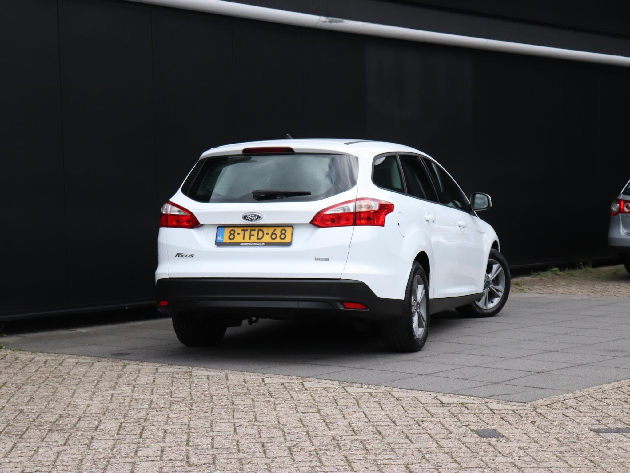 Ford Focus Wagon 1.0 EcoBoost Edition | TREKHAAK | CRUISE |, Euro 5, Gebruikt, Zwart, Wit